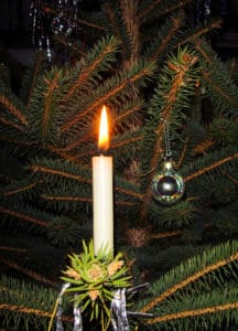candle_on_christmas_tree_3