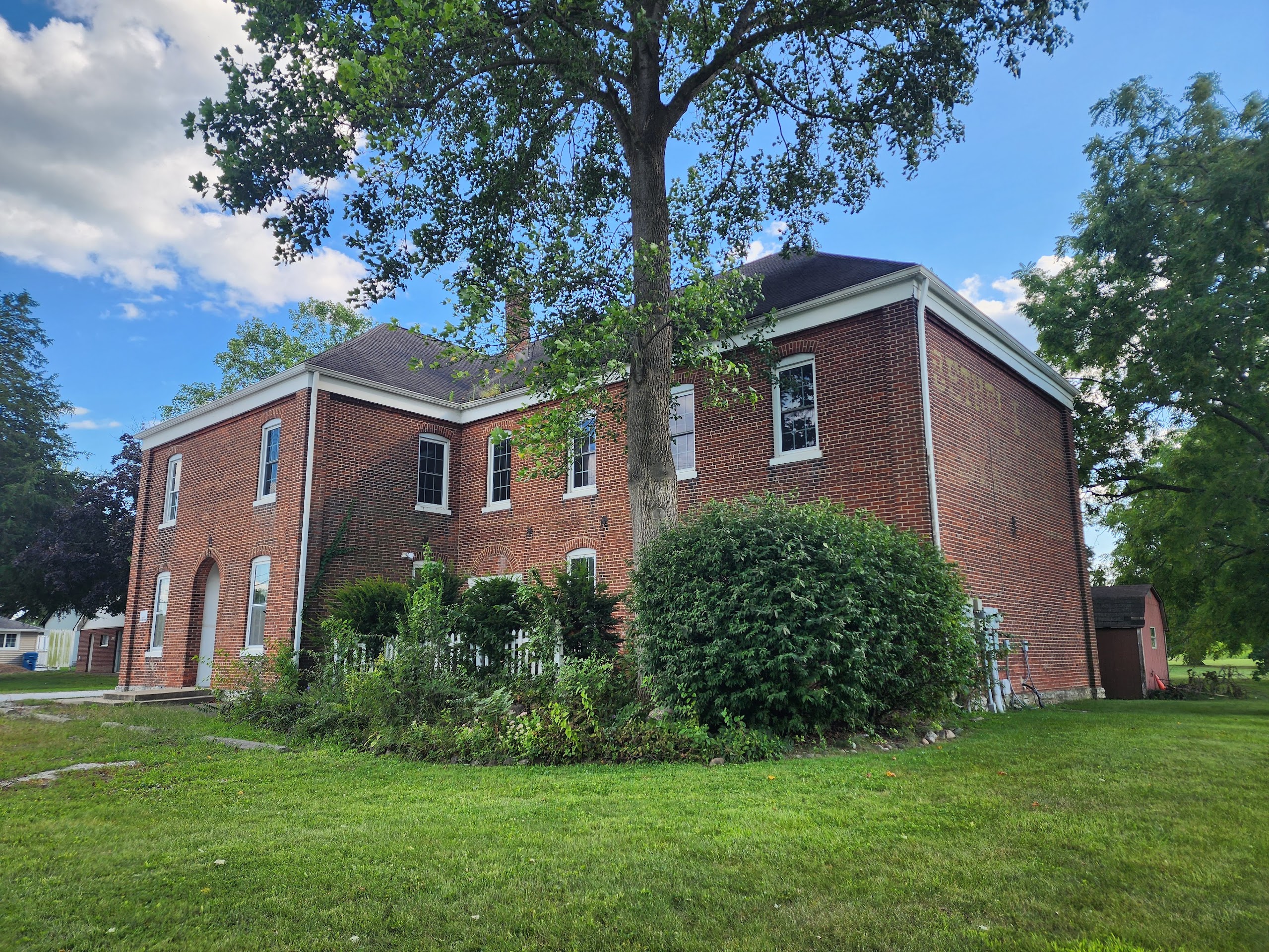 old New Bethel School/Bethel Tavern